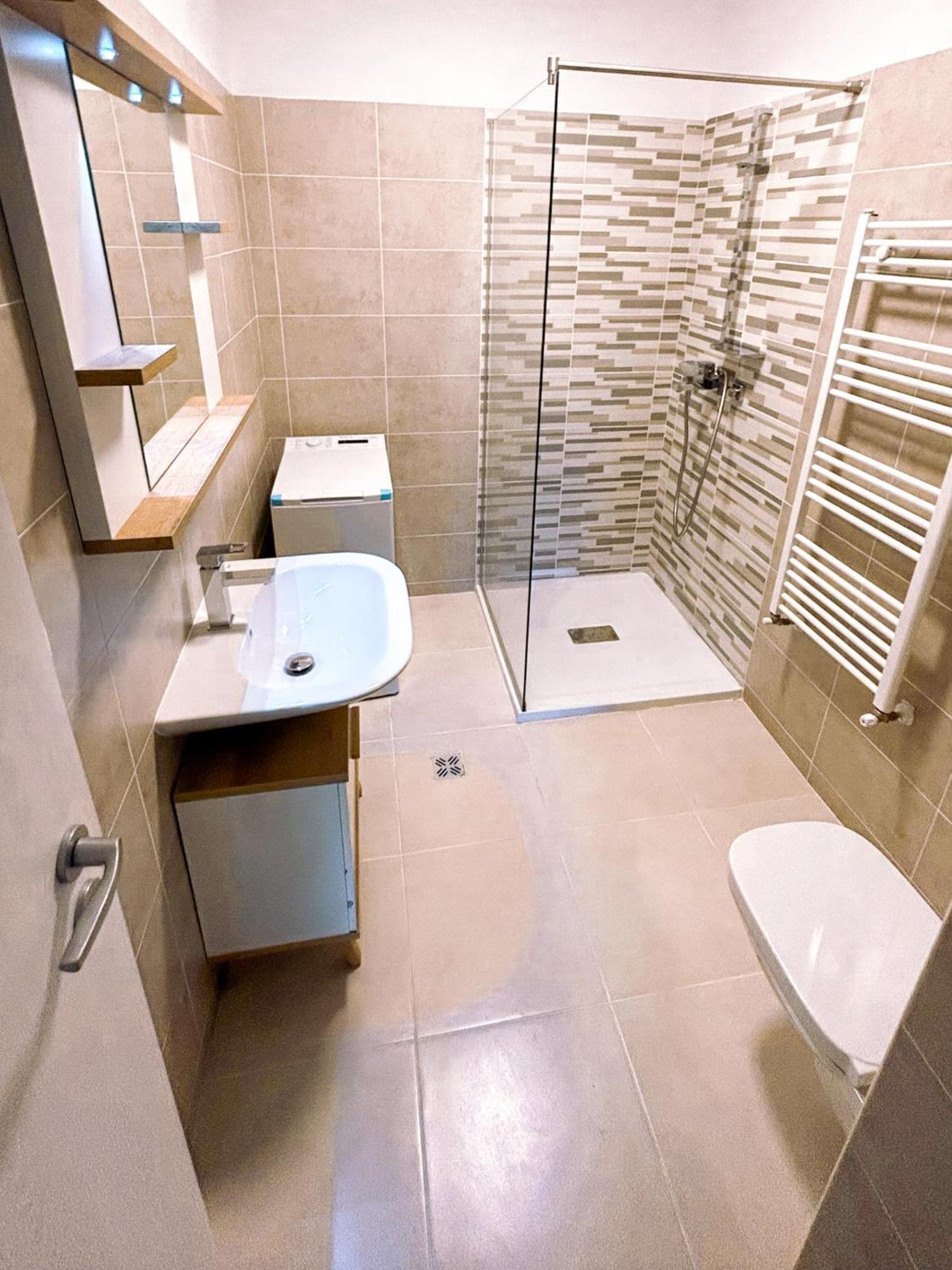 Bg Luximmo Apartments คลูจ-นาโปกา ภายนอก รูปภาพ